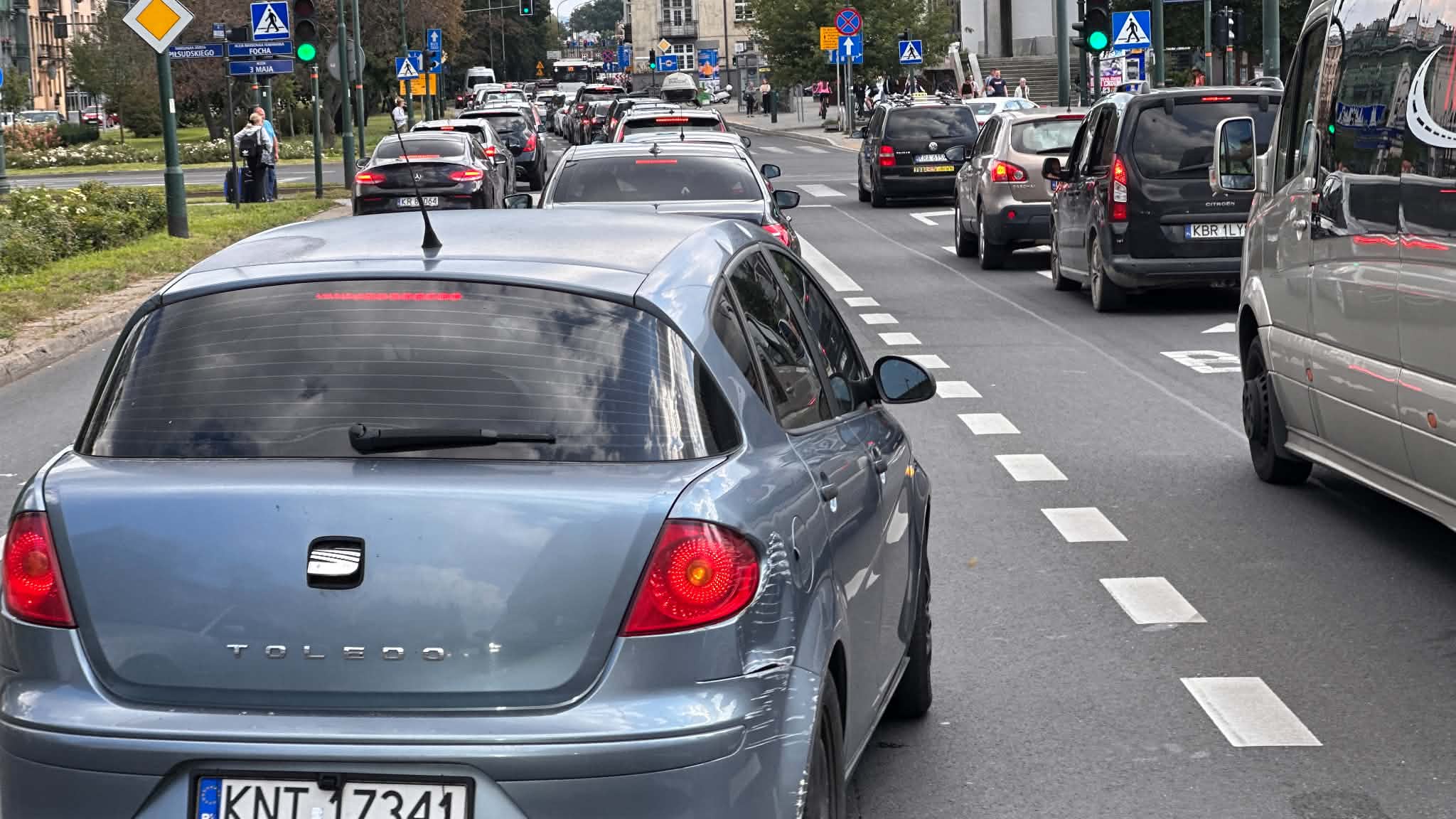Katastrofa komunikacyjna na Alejach. Autobusy utknęły w wielokilometrowym korku