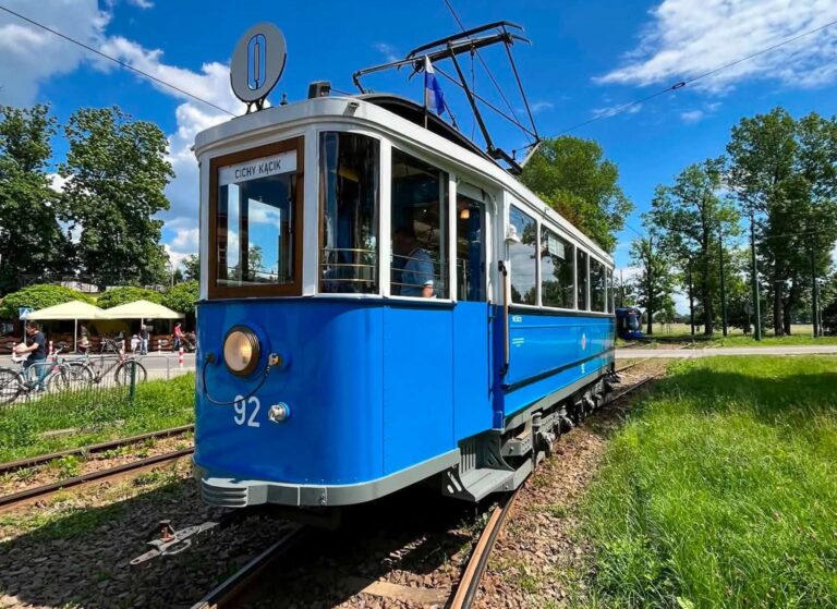 W niedzielę na ulice Krakowa wyjadą zabytkowe tramwaje i autobusy