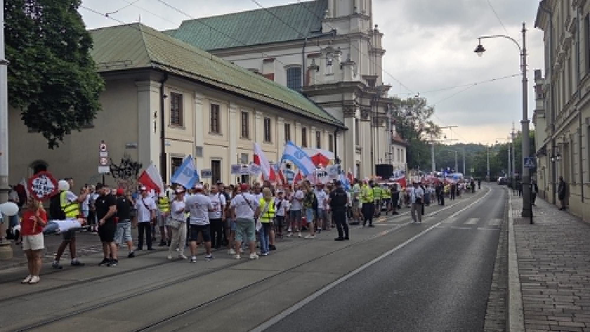Przedsiębiorcy z całej Polski przeszli ulicami Krakowa. To finał akcji #StopSENT