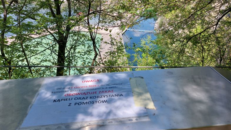 Zakrzówek zamknięty jeszcze przez co najmniej kilka dni, ale i tak ciągną tam tłumy [zdjęcia]