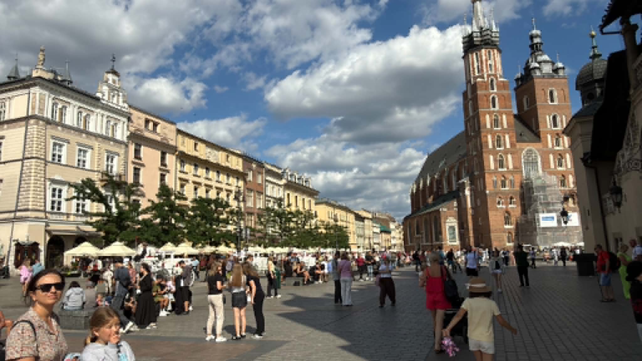16 milionów turystów w Krakowie. Kto naprawdę odwiedza stolicę Małopolsk wyjaśnia Grzegorz Biedroń, prezesem MOT (Nasza rozmowa)