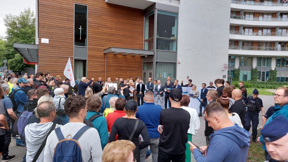 Protest przeciwko meczetowi na osiedlu Podwawelskim [zdjęcia]