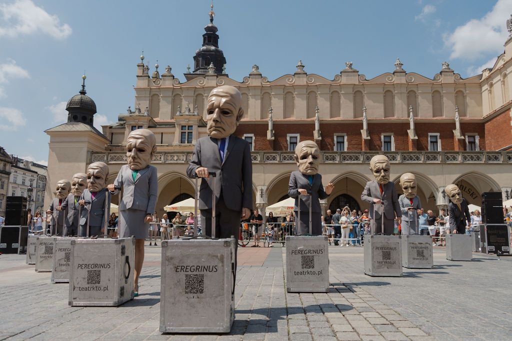 Teatry wychodzą na place, rynki i ulice Krakowa, czyli wielka sztuka bez dystansu i biletu