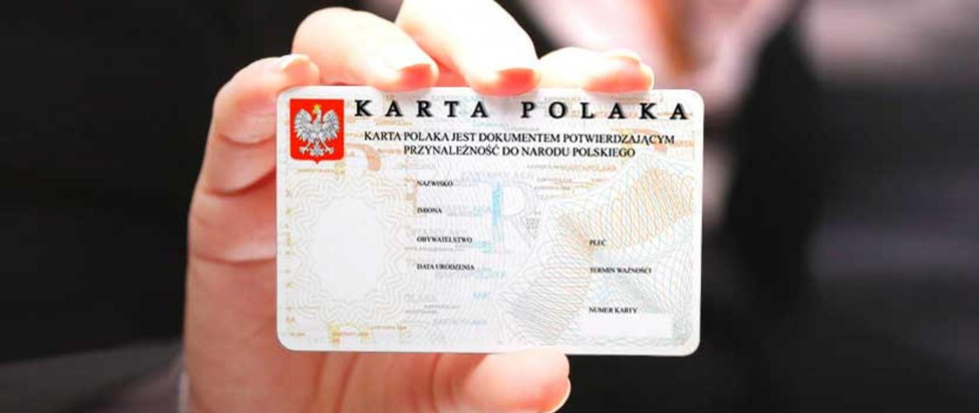 Mit o „darmowych przywilejach” dla Ukraińców. Jak naprawdę wygląda wydawanie Karty Polaka w Krakowie i Małopolsce?