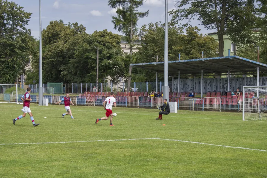 Zajezdnie wychodzą na boisko. Ruszył jubileuszowy sezon piłkarskiej Ligi MPK