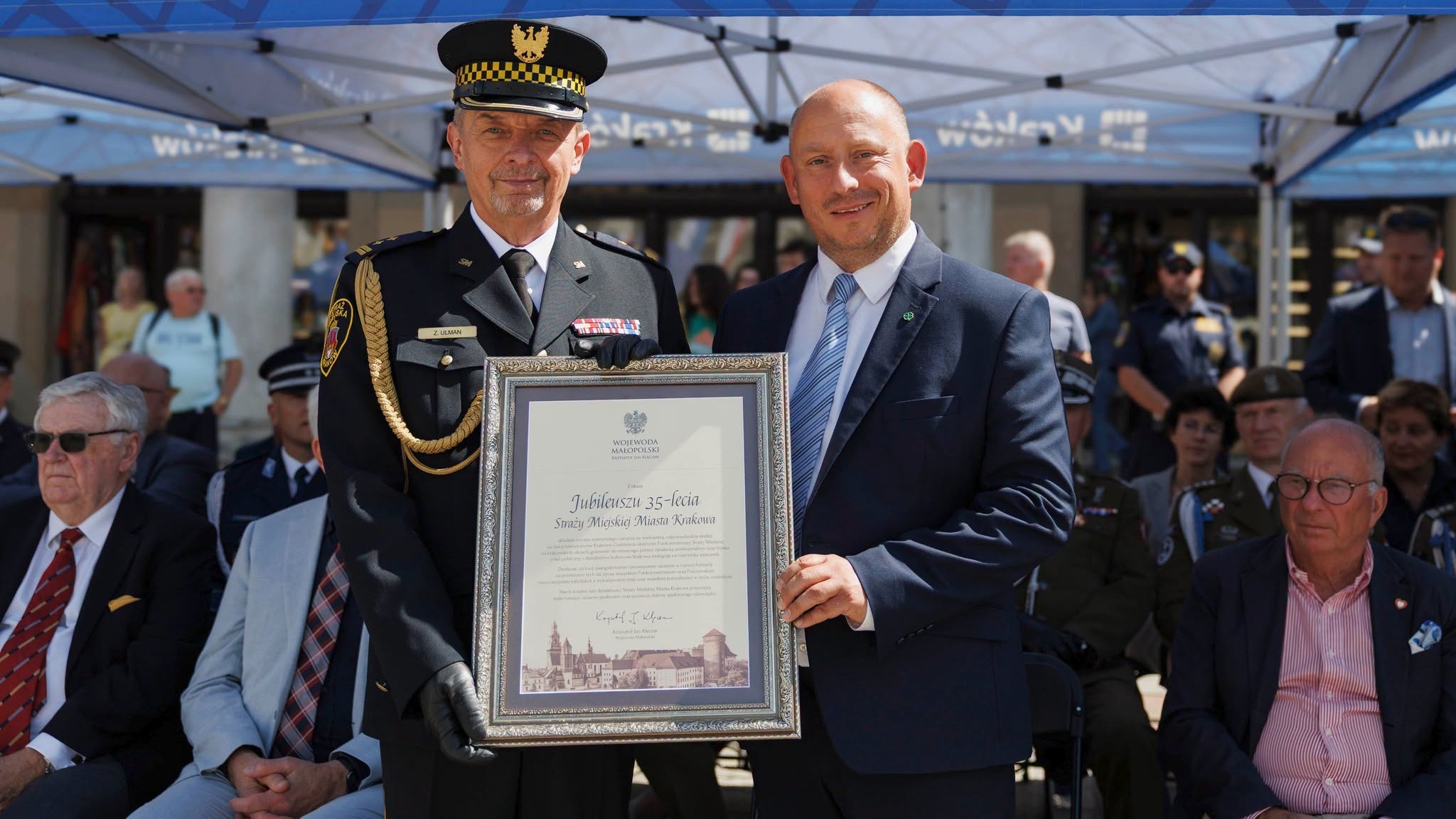 35 lat na ulicach Krakowa. Strażnicy miejscy świętowali jubileusz, 64 funkcjonariuszy z medalami