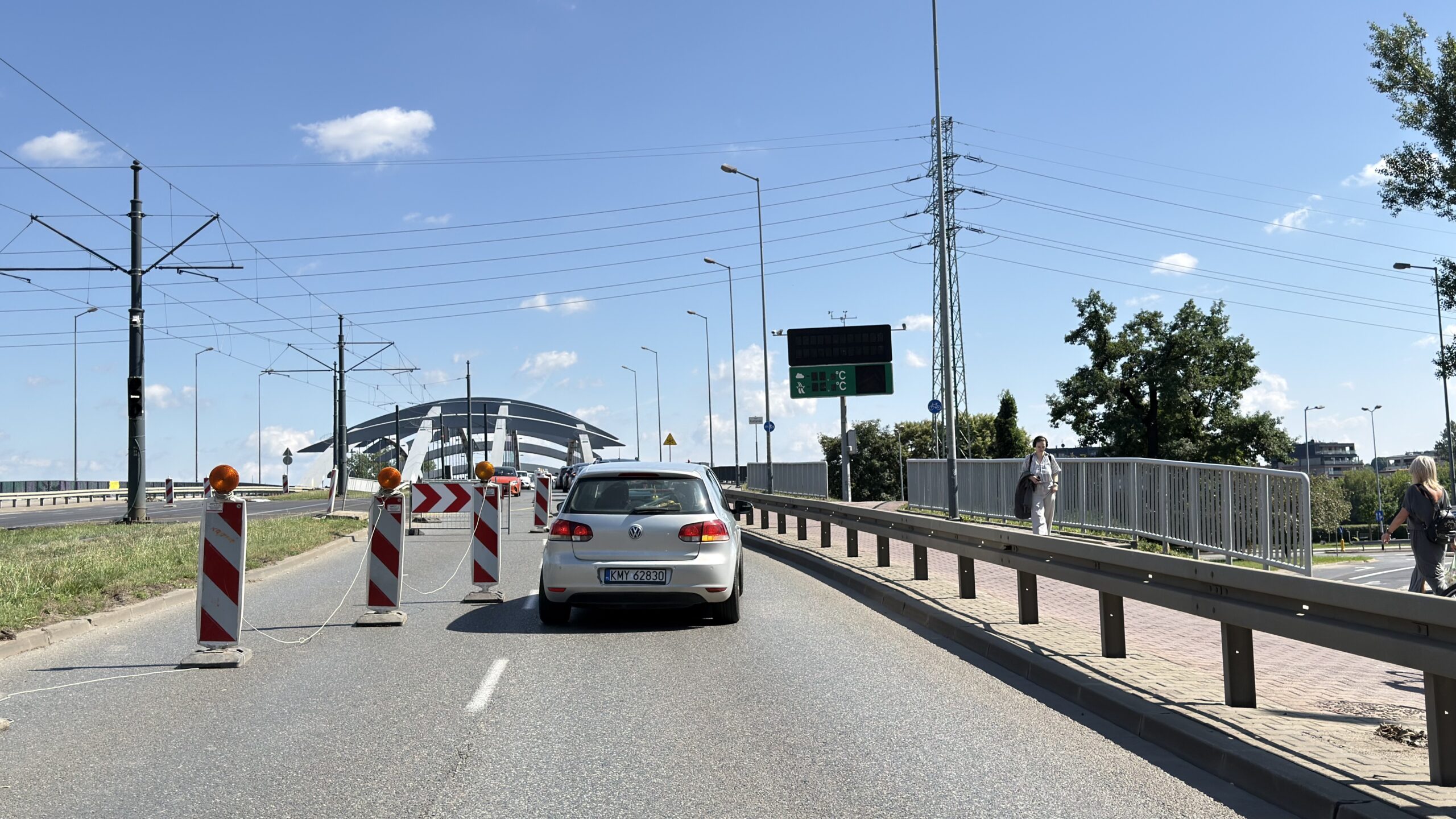 Most Kotlarski znów zwężony. Od dziś ruch tylko po jednej stronie.