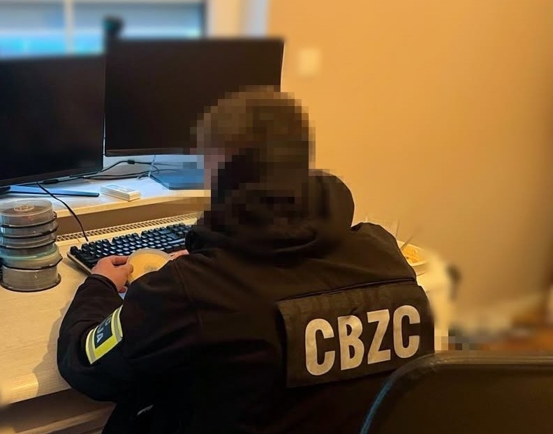 23-latek planował zamach terrorystyczny na czołowych polskich polityków. Sprawę prowadzi krakowska prokuratura