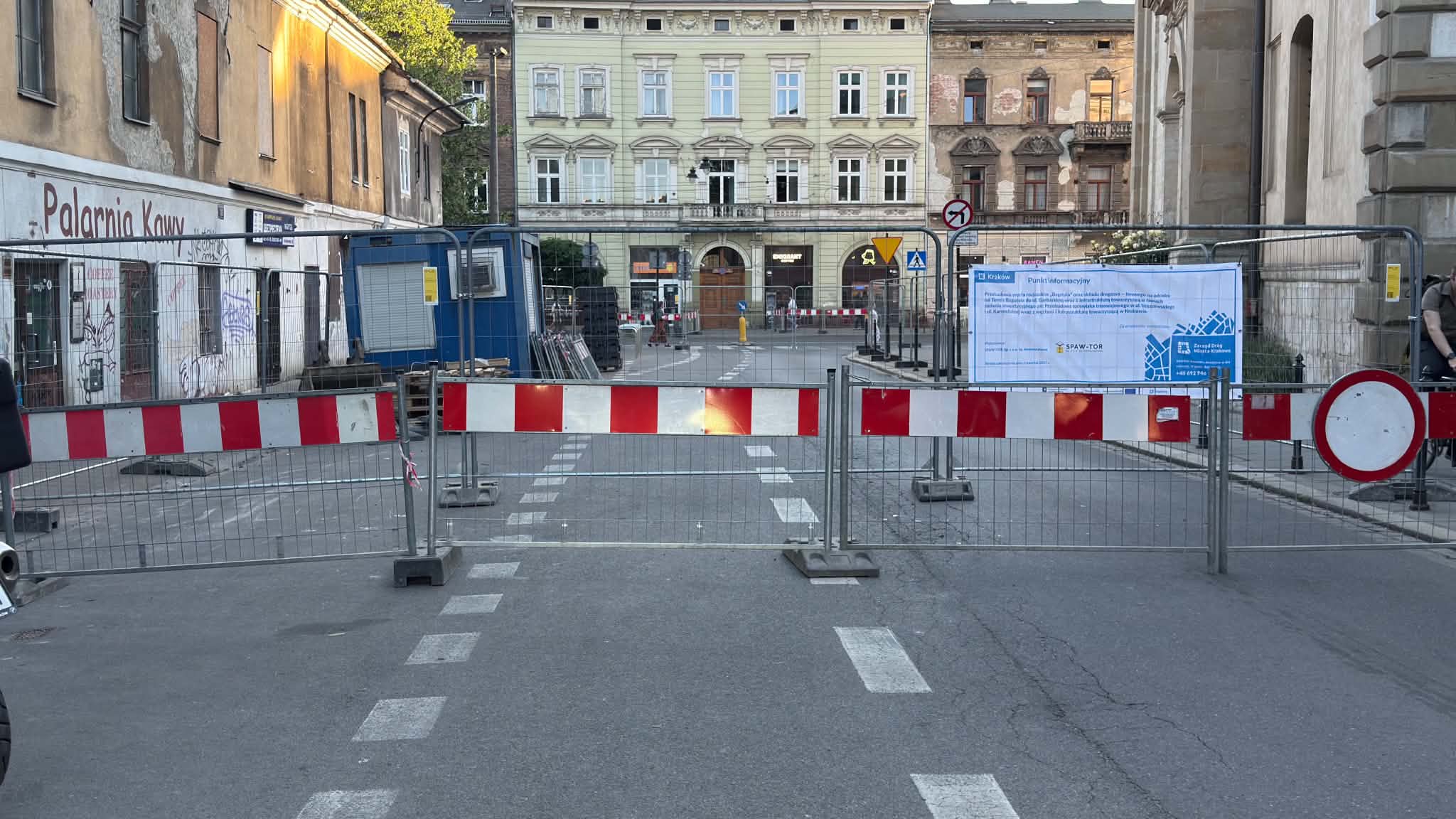 Pochówki i fragment średniowiecznego wodociągu odkryte na węźle Bagatela. Inwestycja przez cały czas przebiega zgodnie z harmonogramem