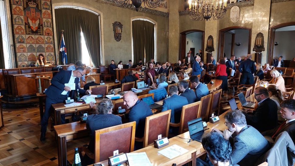 Emisja obligacji, Zintegrowane Plany Inwestycyjne, rekrutacja do szkół i przedszkoli – trwa 58. sesja Rady Miasta Krakowa [relacja live]